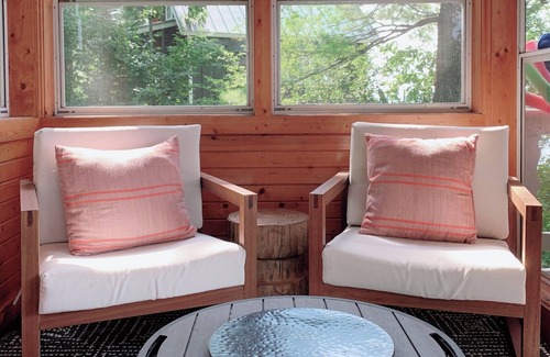 Markesan House | Relax with the whole family at this sweet lakefront cottage on big Green Lake.