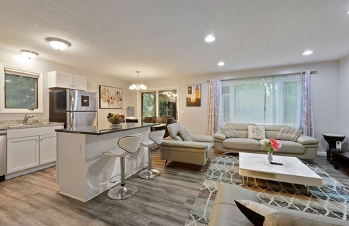 Eagan House | Relax with your family and friends at our peaceful home. Great Vacation Home!