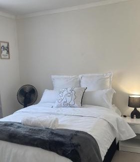 Trawal House | Relaxa Sleep & Go - Self Catering Accommodation