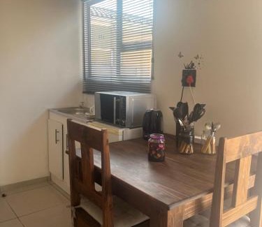 Trawal House | Relaxa Sleep & Go - Self Catering Accommodation