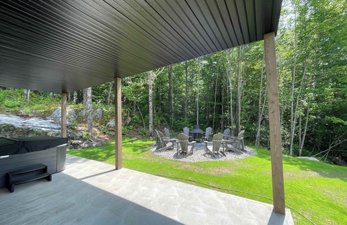 Mansonville House | Relaxation and Adventure, Jay Peak Awaits