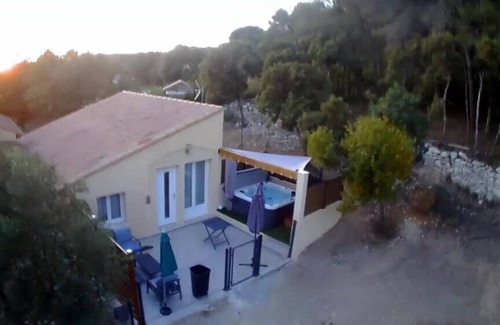 Aubais Apartment | Relaxation and well-being with SPA at the Olipin gîte