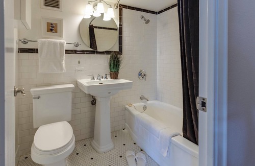 South Main House | Relaxation at The Med Center