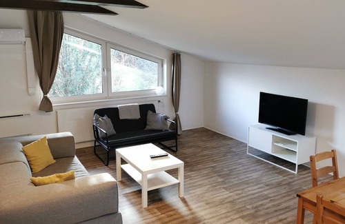 Unterdobling Condo | Relaxation in the attic with pool & gym