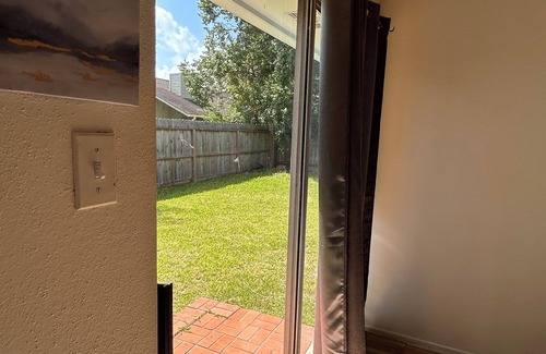Clodine House | RELAXATION STATION 3-bedroom house in Houston TO RELAX & ENJOY with WiFi, A/C