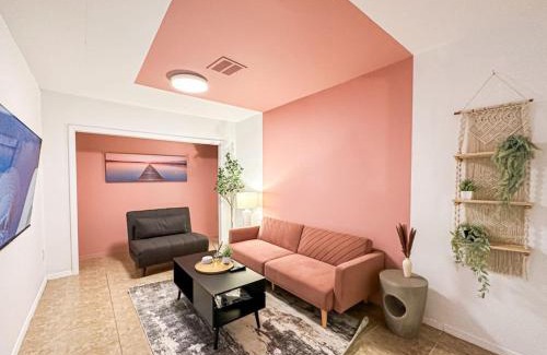 Burbank House | Relaxed and Cozy Poolside Studio - LOU2 - BUR