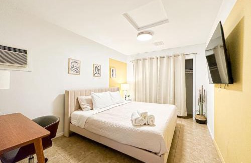 Burbank House | Relaxed and Cozy Poolside Studio - LOU2 - BUR