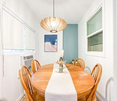 Burbank House | Relaxed and Cozy Poolside Studio - LOU2 - BUR