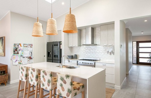 Casuarina House | Relaxed Coastal Living - Moments from the Beach