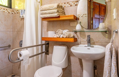 Ojochal Bed & Breakfast | Relaxed, unplugged, Costa Rican-style comfort with a beach access n
