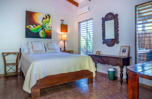 Ojochal Bed & Breakfast | Relaxed, unplugged, Costa Rican-style comfort with a beach access n