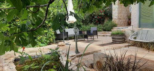 Safed Apartment | Relaxed garden apartment with Galilee sea view 1