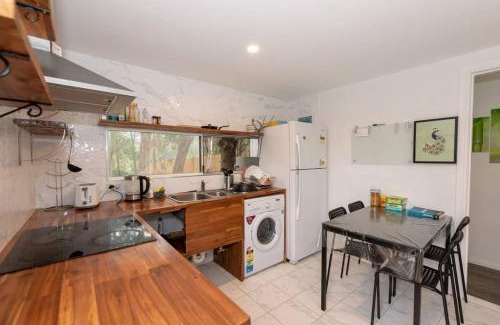 Carramar House | Relaxed Private Double Room in Carramar - Close to Station - Shared Bathroom