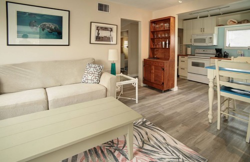 Bradenton Beach Cottage | Relaxed Quiet Private Get Away