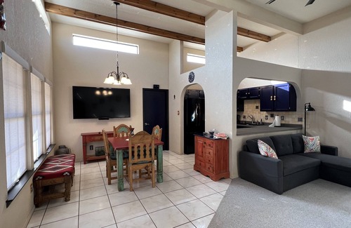 Las Cruces House | Relaxed Valley Living