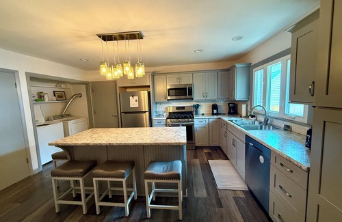 Kenosha House | Relaxed Vintage Charm Meets Modern Comfort/Family-Friendly 3BR Ranch Near Lake