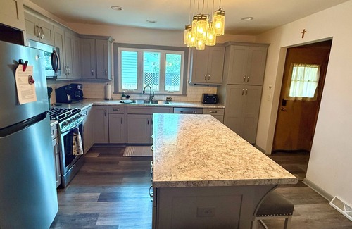 Kenosha House | Relaxed Vintage Charm Meets Modern Comfort/Family-Friendly 3BR Ranch Near Lake