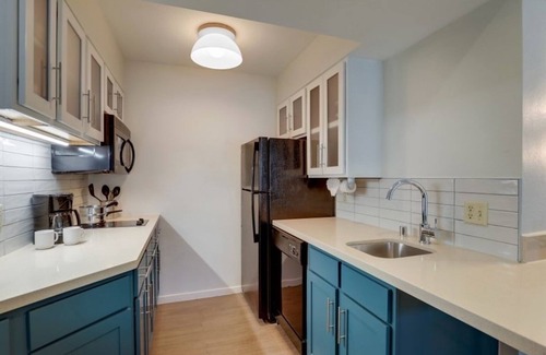 Sunnyvale Hotel | Relaxing 1 BR Suite | 3 Units w/BBQ Facilities, Mini Fridge & Swimming Pool!
