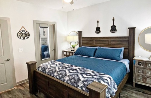 Metrocenter - North Rhodes Park Apartment | Relaxing 2 bedroom close to downtown