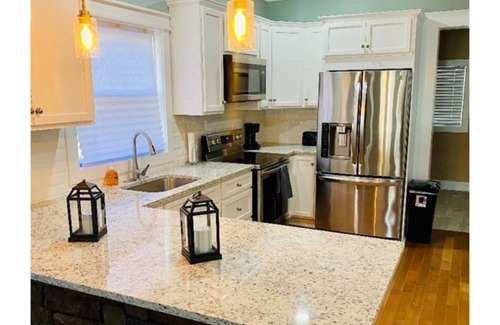 Middle River House | Relaxing 2 bedroom cottage by the water!