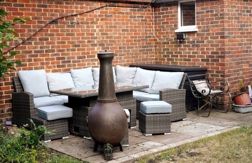 Woking House | Relaxing 2BD Retreat w/Garden and Spacious Comfort