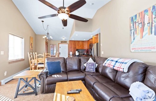 Breckenridge Condo | Relaxing 2BDR Getaway 10 Mins from Breck; Adventure Awaits!
