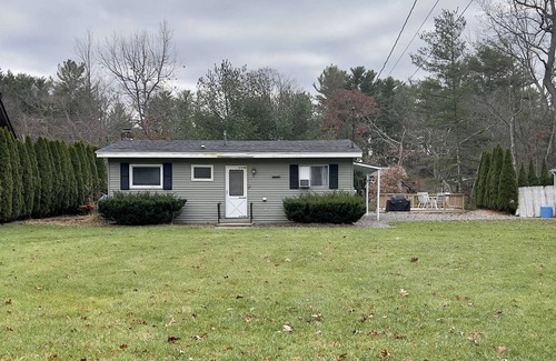 Copake House | Relaxing 2BR Lakehouse by CozySuites