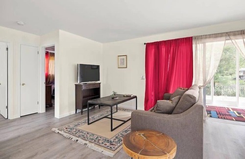 Copake House | Relaxing 2BR Lakehouse by CozySuites