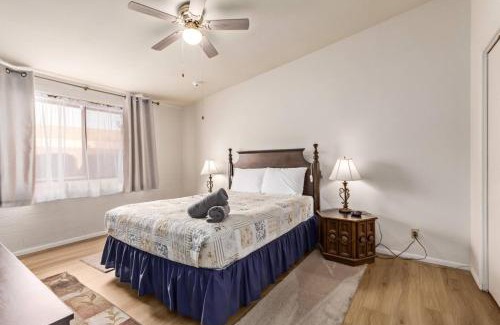 Sun City House | Relaxing 2BR plus Den Golf Retreat with Backyard and BBQ