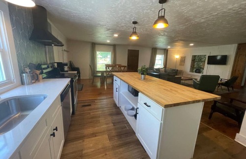 Knoxville House | Relaxing 3 Bedroom Home near Downtown