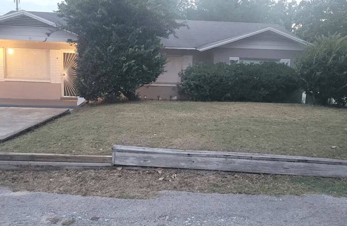Jacksonville House | Relaxing 3-Bedroom w/150" Projector & Pool Table