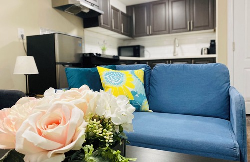 Erin Mills Apartment | Relaxing 3 BR Basement Residence