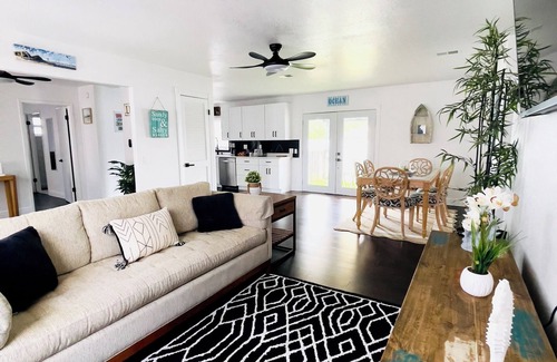 Lake Sarasota House | Relaxing 3BD/2BA Gateway. Near Siesta Beach!