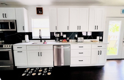 Lake Sarasota House | Relaxing 3BD/2BA Gateway. Near Siesta Beach!