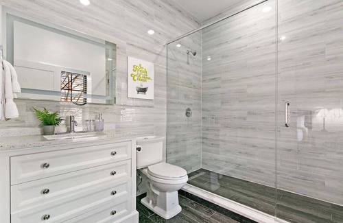 Avondale Apartment | Relaxing 3BR Apt with King Beds & Washer