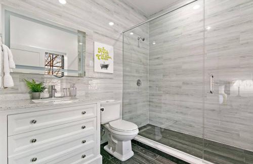 Avondale Apartment | Relaxing 3BR Apt with King Beds & Washer - Lawndale 1 & 2 rep