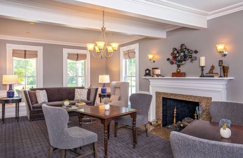 Manchester Hotel | Relaxing 3BR Retreat Perfect for Your Green Mountain Escape | Pool