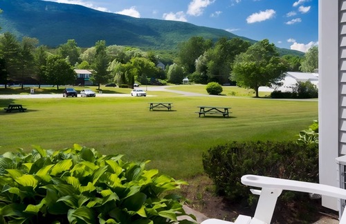Manchester Hotel | Relaxing 3BR Retreat Perfect for Your Green Mountain Escape | Pool
