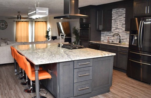 Paradise Hills Civic House | Relaxing 4 Bedroom with Pool and Hot Tub