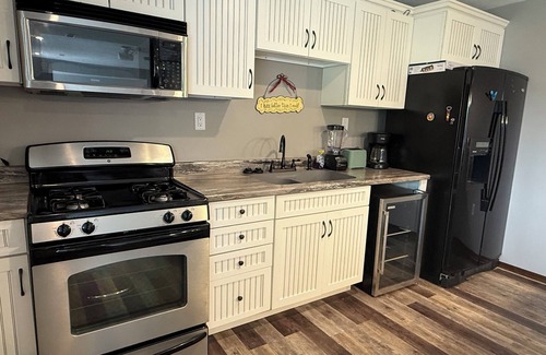 Sioux Falls House | Relaxing 4-bedroom Retreat with Cozy Patio in Sioux Falls & 2 full kitchens