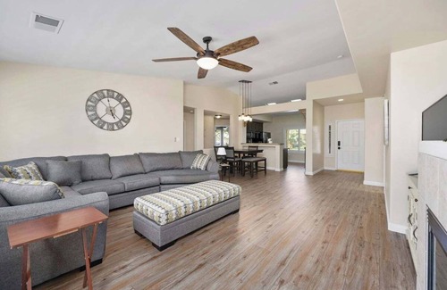 Greenacres House | Relaxing 4BR 2BA Sleeps 8 Family Friendly