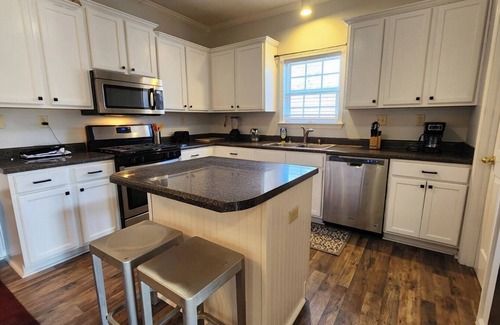 Olive Branch House | Relaxing 4BR Getaway with Pool -with Extra Sleeping Space. Near Stateline