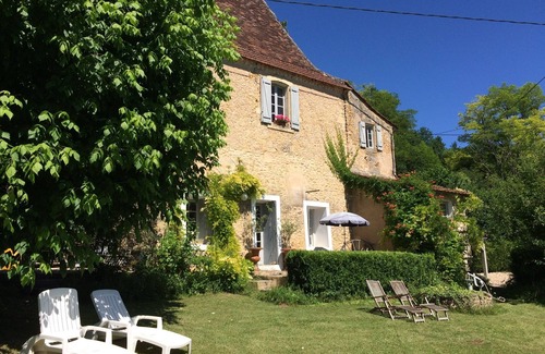 Tremolat Apartment | Relaxing accommodation in a 1610 house, in Tremolat in the Dordogne