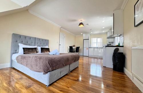Stanwell House | Relaxing Airport Rooms