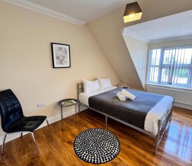 Stanwell House | Relaxing Airport Rooms