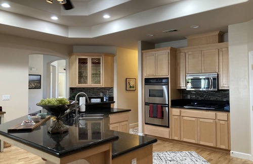 Atascadero House | Relaxing and Inviting Home, 2 Prime Suites, seasonally heated pool on 2.5 acre.