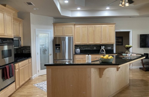 Atascadero House | Relaxing and Inviting Home, 2 Prime Suites, seasonally heated pool on 2.5 acre.