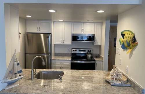 Southend Condo | Relaxing Beach Getaway - Beachfront 2 BR, 2Bath condo with 2 pools.