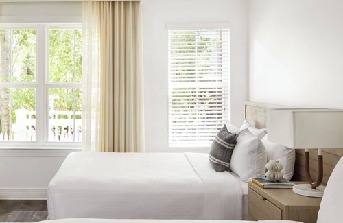 Key West Hotel | Relaxing Beach Getaway, 2BR Villa, with Onsite Pools, Onsite Parking, Shuttle!