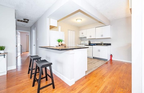 Southend House | Relaxing Beach House Close to CoveBeach. Pet Friendly. Looking for Winter Tenant